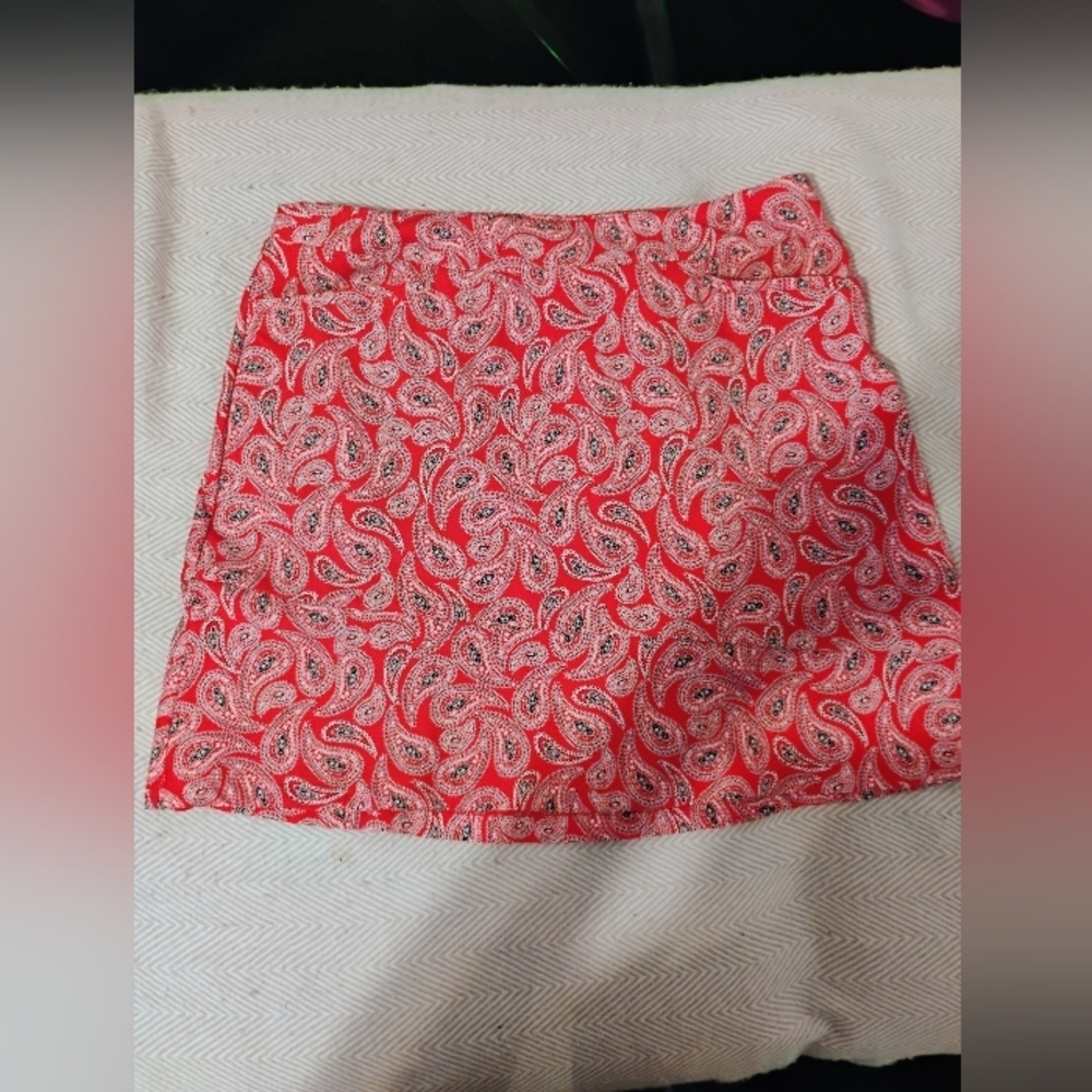 Nivo Red and White Golf Skort With Paisley Design. Size SMALL